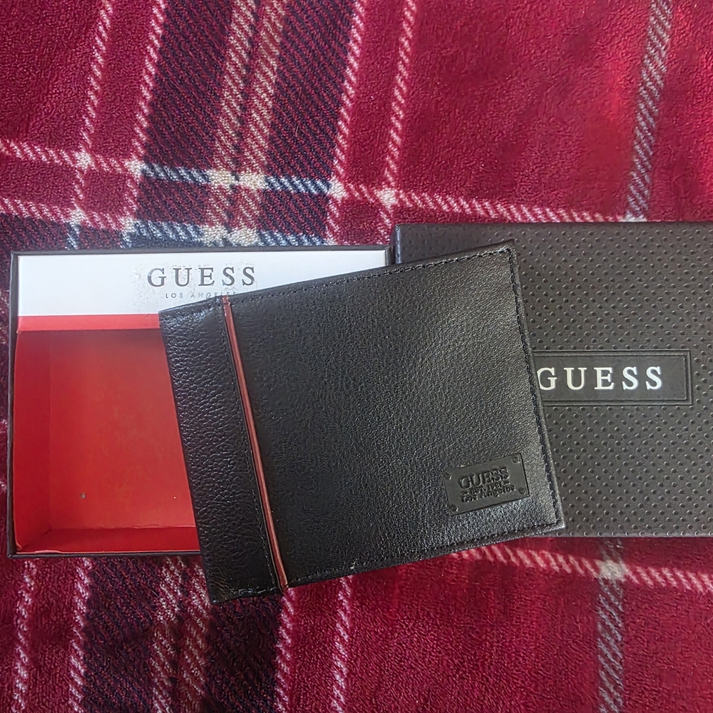 GUESS Men's Black Leather Card Holder Wallet